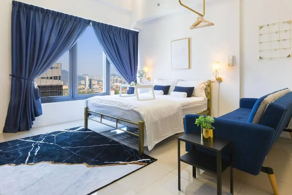 Navy Studio At Tropicana 218 At Central Location & Food Hunt Friendly George Town
